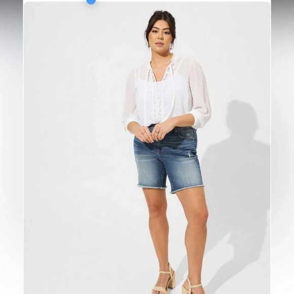 Torrid | Cloud White Sheer Chiffon Clip Dot Ruffle Neck Tie Front Top 5X NWT - Picture 5 of 6